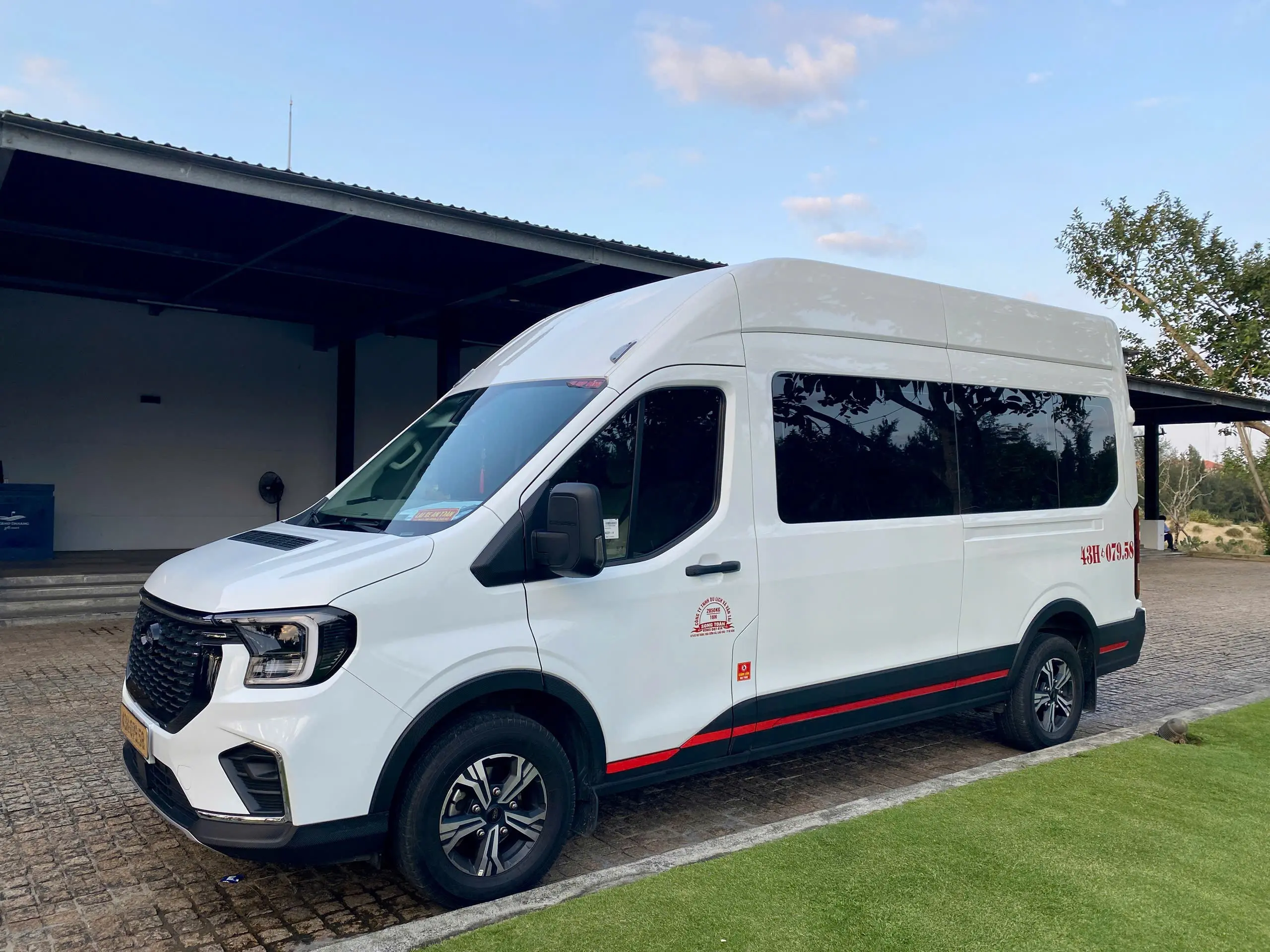 16-seater van for group Da Nang visa run transport to Lao Bao